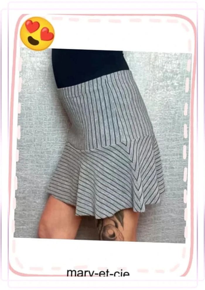 SOLDÉ - Jupe patineuse taille S