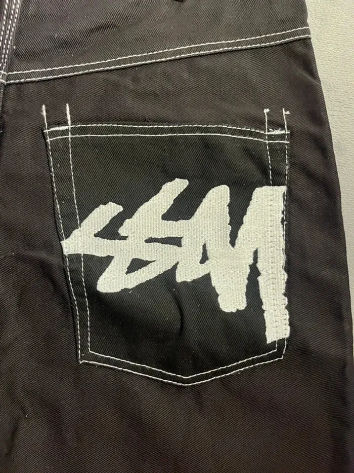 Short/Jort Stussy Black Embroidered White Big Logo Back – Taille M - photo numéro 3