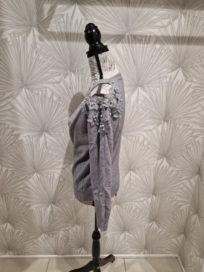 Joli pull original avec dentelle aux épaules taille unique - photo numéro 3