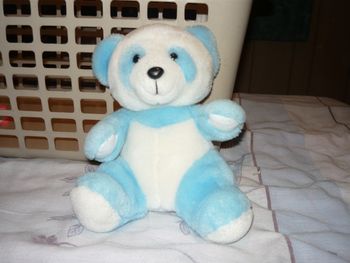 Peluche ours blanc et bleu