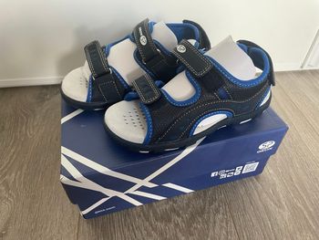 Chaussures Sandales Claquettes de la marque Geox Pointure 30 neuves en boîtes d’origine Neuf