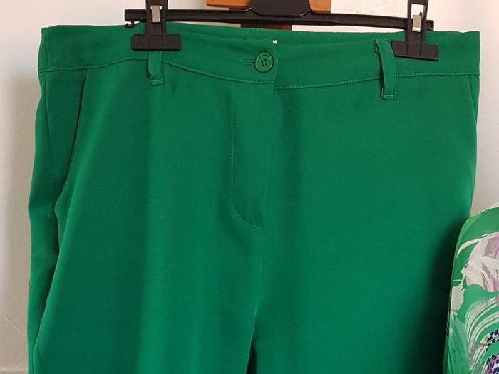 Pantalon femme vert. Actuelle. Taille 42, 86cm de tour de taille, 92cm de haut. - photo numéro 2