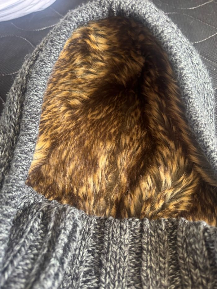 Pull à capuche gris avec doublure en fausse fourrure - photo numéro 2