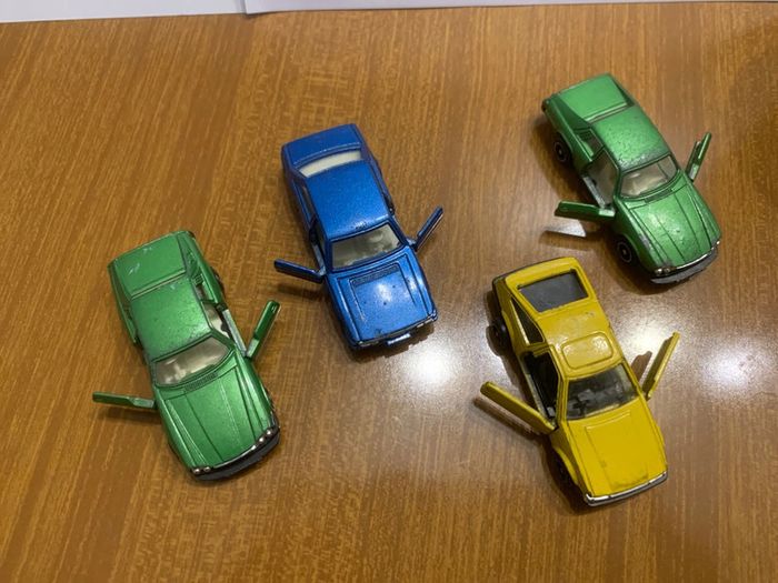 Lot de 4 voitures vintage collection toyata corolla jaguar XJ-S audi