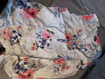 Blouse bleu ciel fleuri