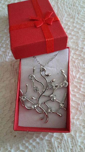 Collier "Arbre de vie" de Belle, du film Disney La Belle et la Bête