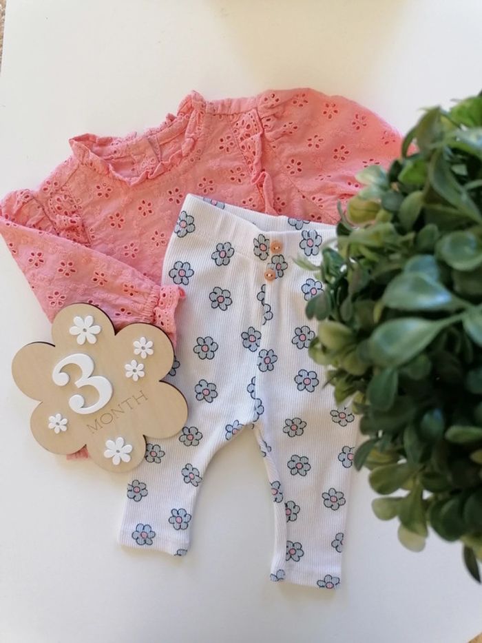 Ensemble blouse broderie + legging fleuri - 3 mois