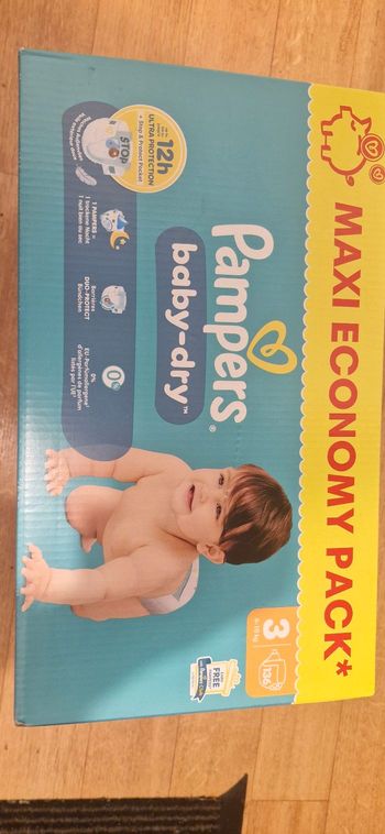 136 Couches Pampers Taille 3