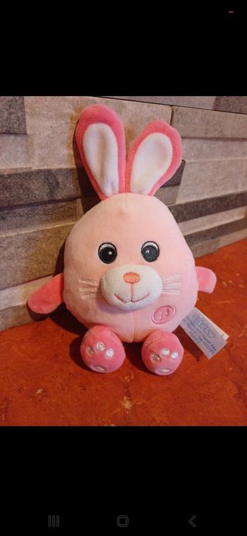 Peluche lapin rose de pâques sonore