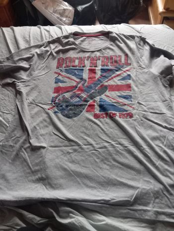 T-shirt court