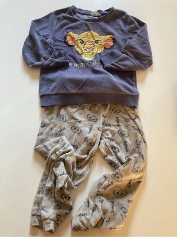 Pyjama Hiver Le Roi lion deux pièces ÉTAT SATISFAISANT  garçon  taille 8 ans couleur bleu