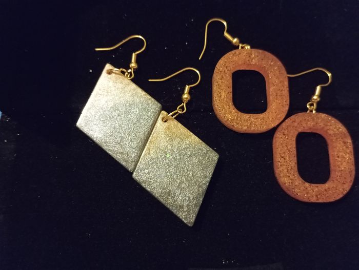 Lot de boucles d'oreilles en résine