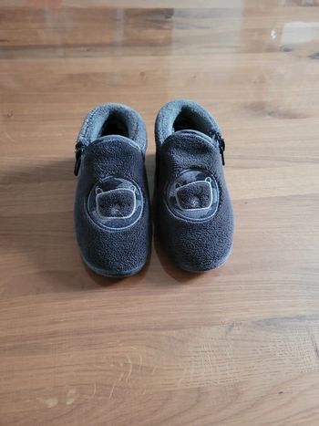 Chaussons pointure 24 Isotoner
