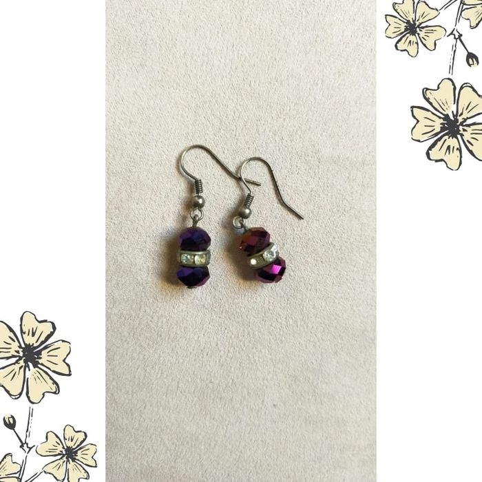 Boucles d’oreilles vintage perles violettes facettées & strass - photo numéro 2