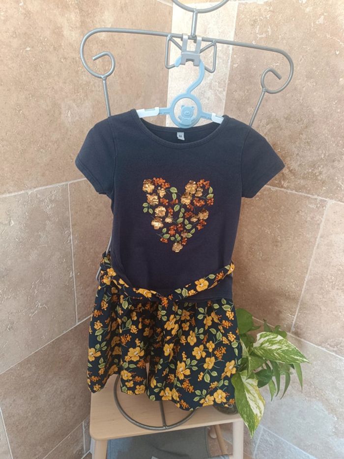Tee shirt+ jupe fille 6ans