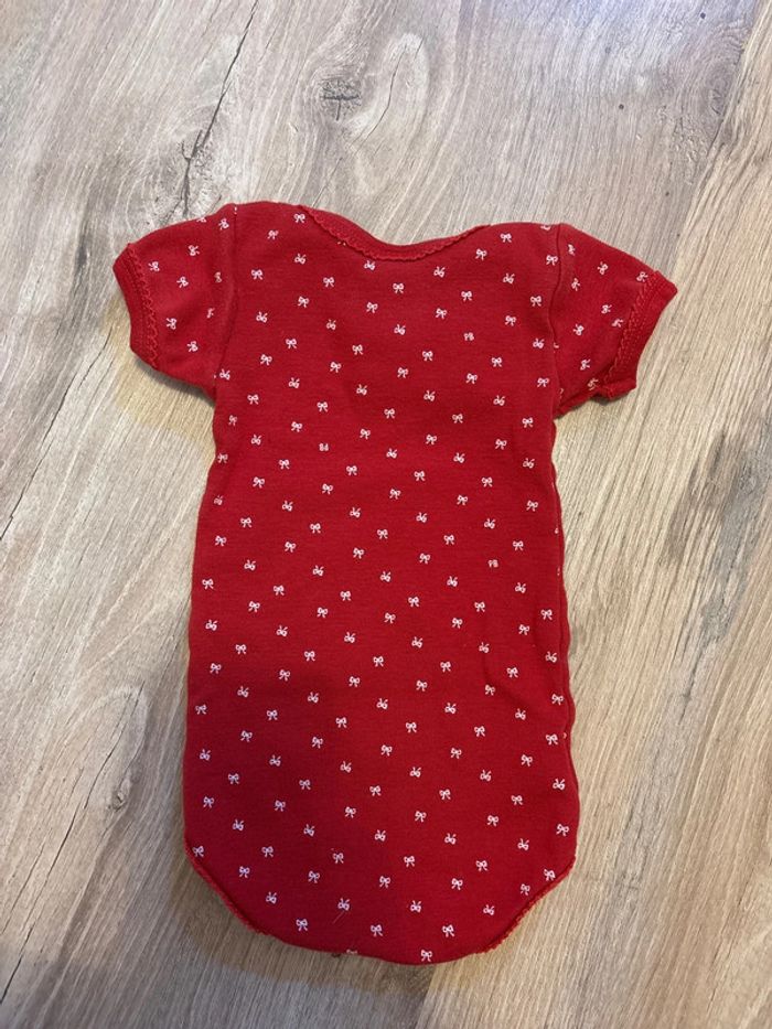 Lot 4 bodies manches courtes 3 mois Petit Bateau - photo numéro 13