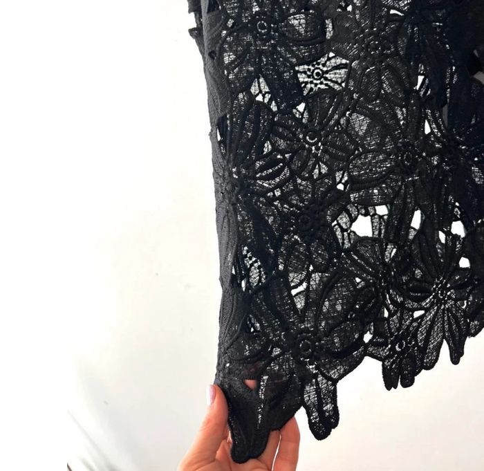 Joli haut femme en broderie dentelle noir chic taille M/L - photo numéro 3