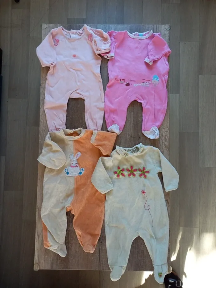 Lot 5 pyjamas bébé 6 mois - photo numéro 2