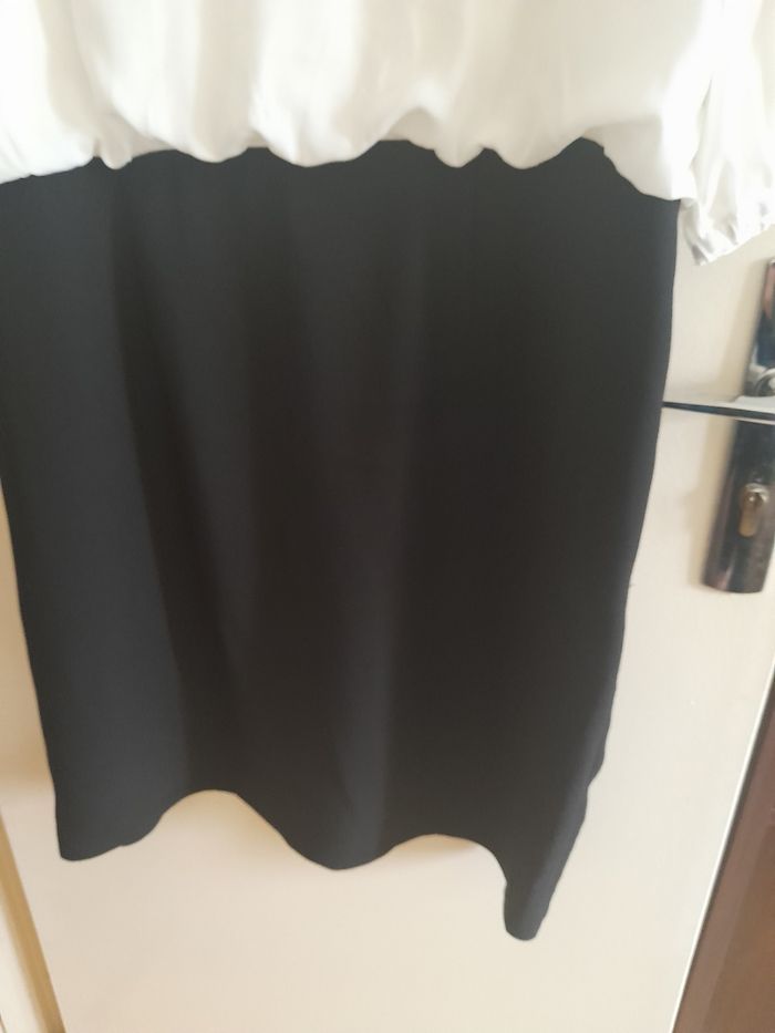 Belle robe noir et blanc taille 46 - photo numéro 4