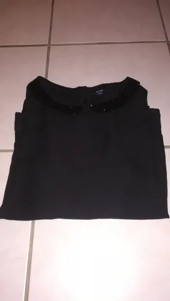 Blouse noire col strass