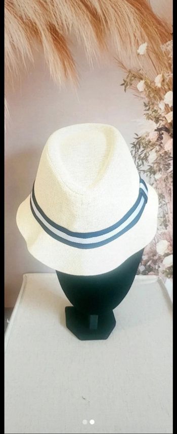 Chapeau style Panama blanc et bleu