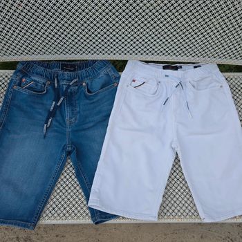 2 shorts en jean. Redskins