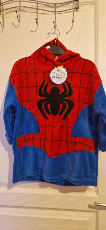 Poncho spiderman