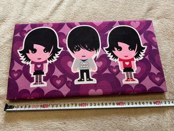 Tableau violet avec 3 personnages - style emo 🖼️