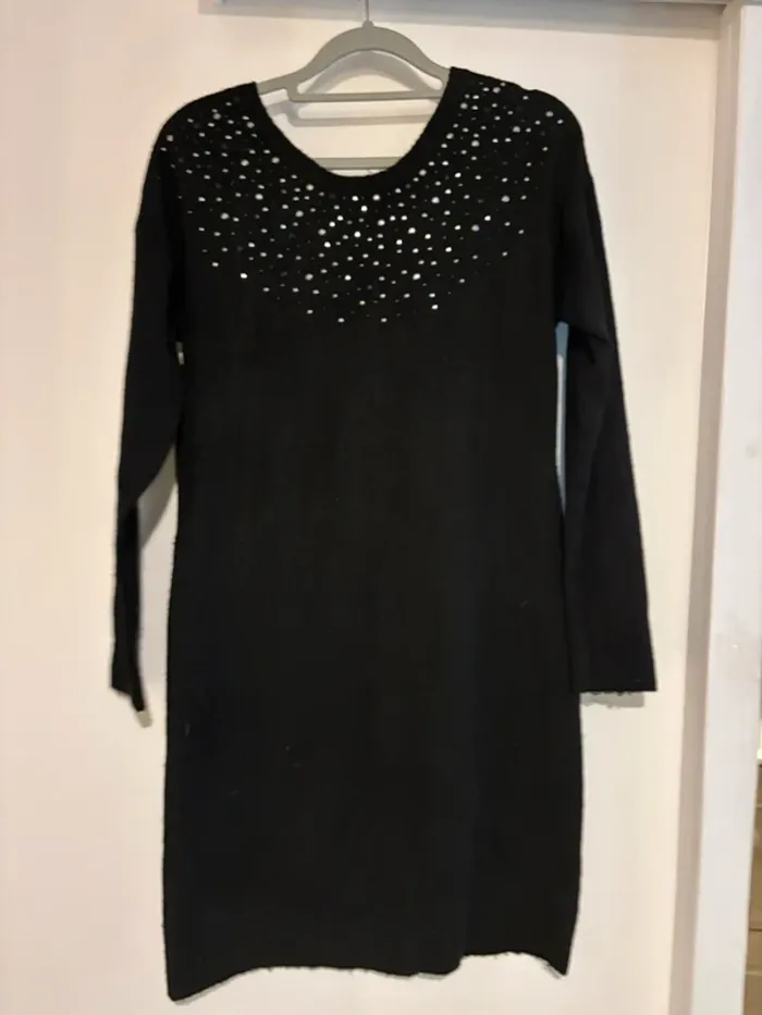 Jolie robe d hiver noir à paillettes La City taille 38/M