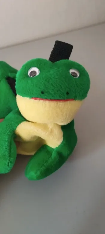 Trousse peluche grenouille.