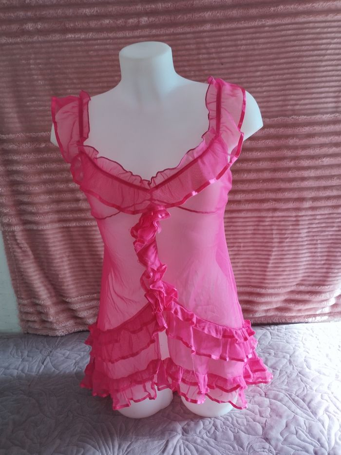 Nuisette rose à volant