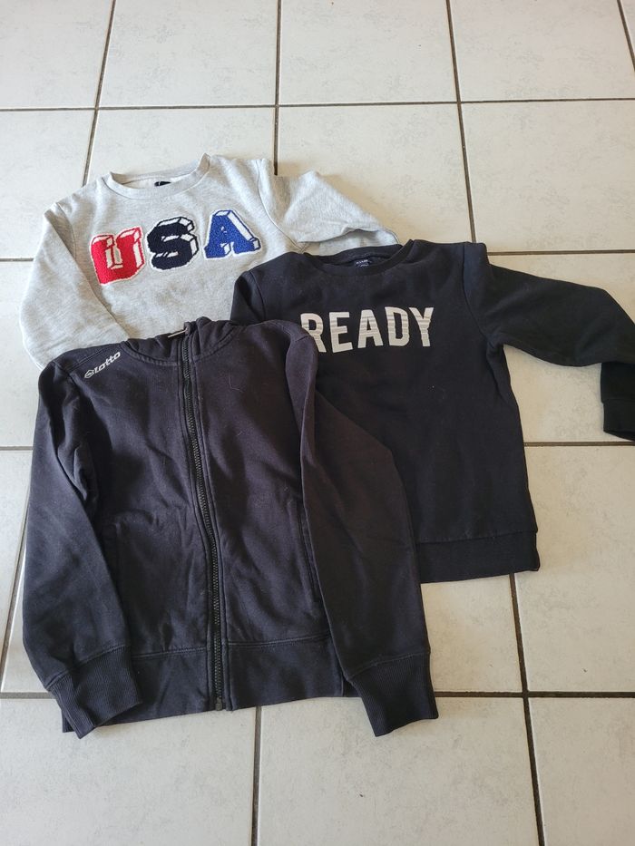 Lot sweat-shirts et gilet zippé garçon