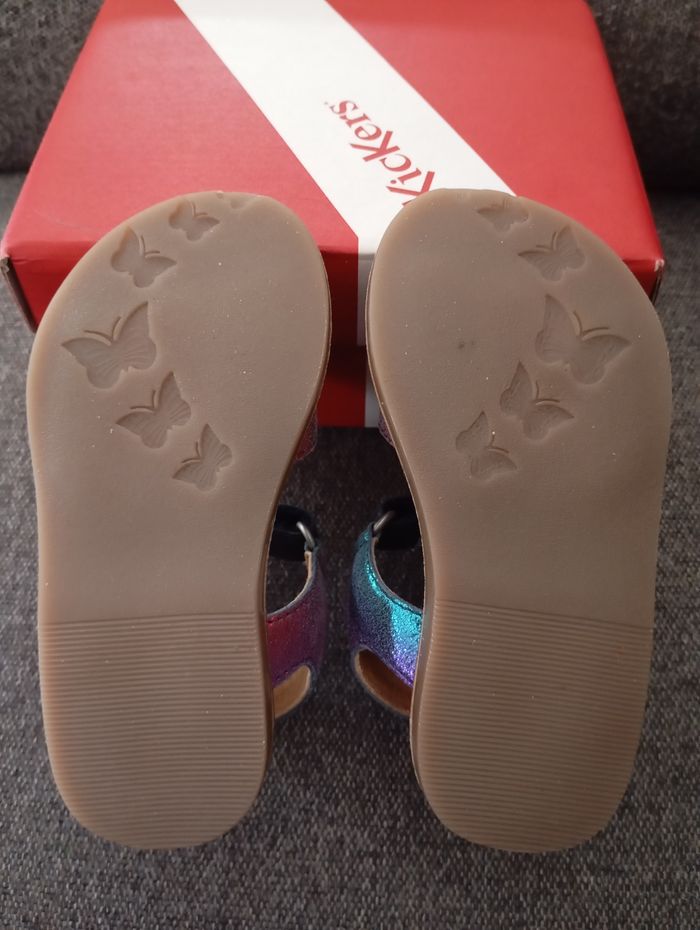 Kickers neuves pour fille en taille 23 - photo numéro 4