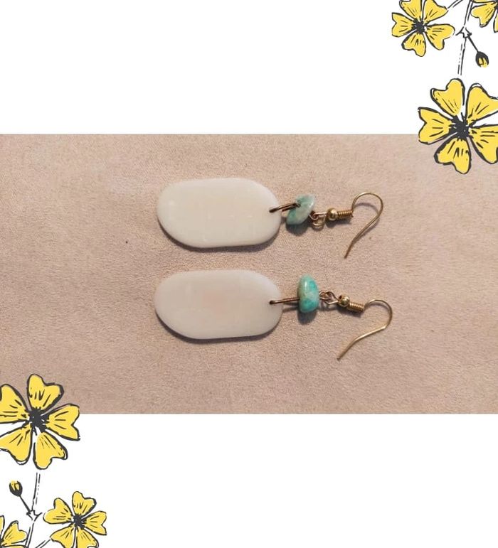 Boucles d’oreilles – Pastille blanche et perle turquoise – Collection Terres d’Ailleurs - photo numéro 6