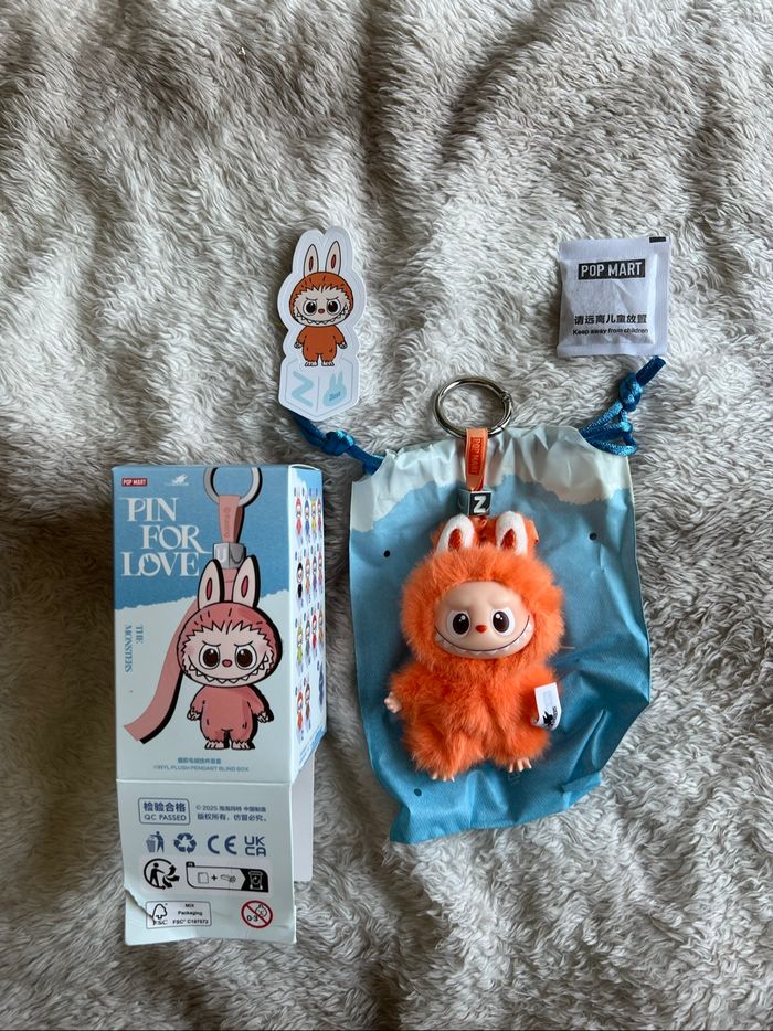 Labubu pin for love lettre Z 🧡 popmart