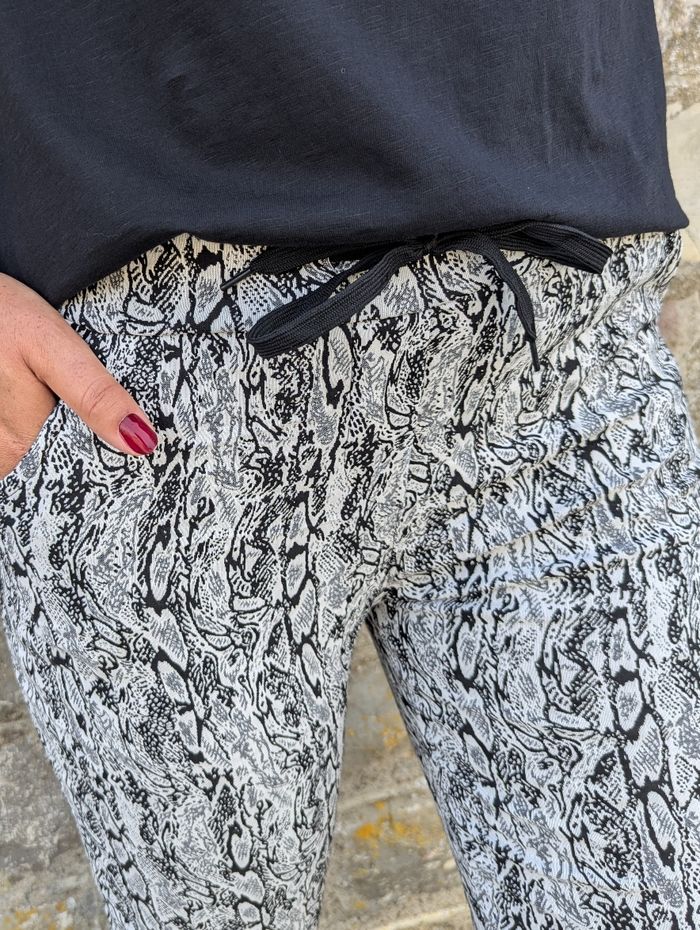 Jogging stretch Mazères serpent noir/blanc
TU - photo numéro 4