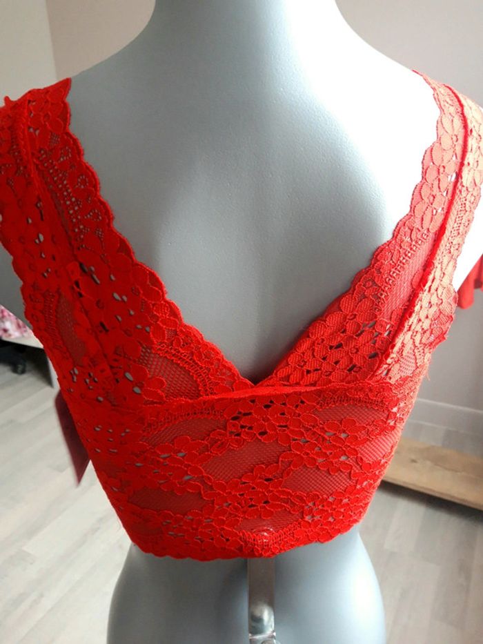 Crop top dentelle rouge - photo numéro 2