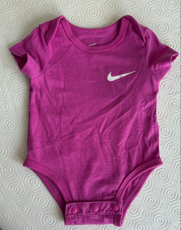 Lot de body Nike - photo numéro 2