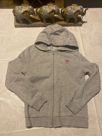 🌺sweat à capuche à zippe taille 10 ans 🌺