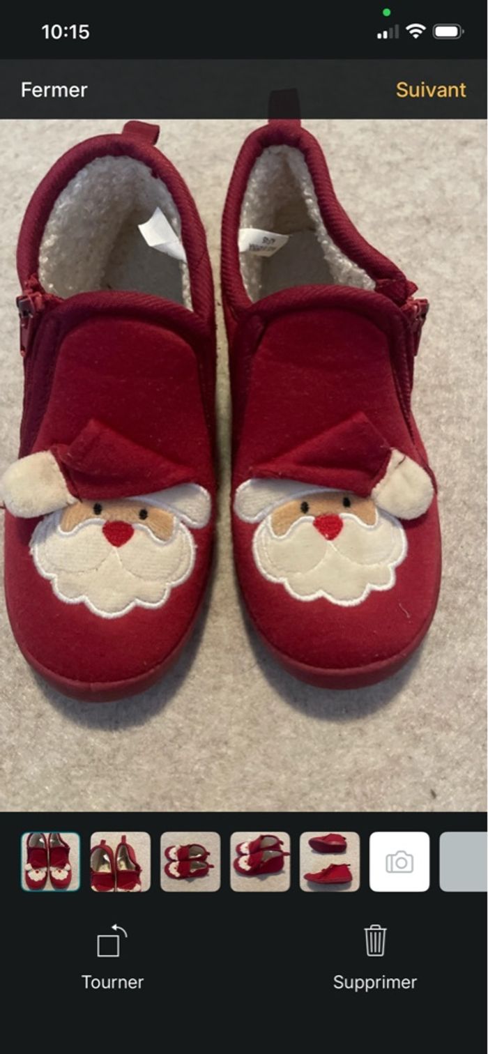 Chaussons rouges, Noël Kiabi, taille 27 fourrées. Très bon état.
