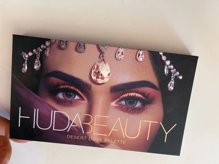 Palette Desert Dusk, 18 fards, Huda Beauty. - photo numéro 8