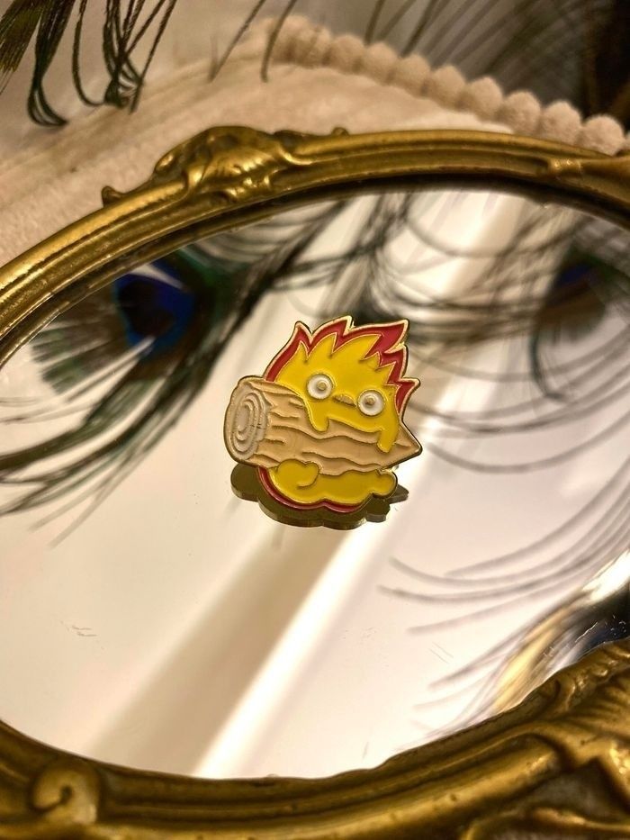 Pins calcifer dans le château ambulant ghibli