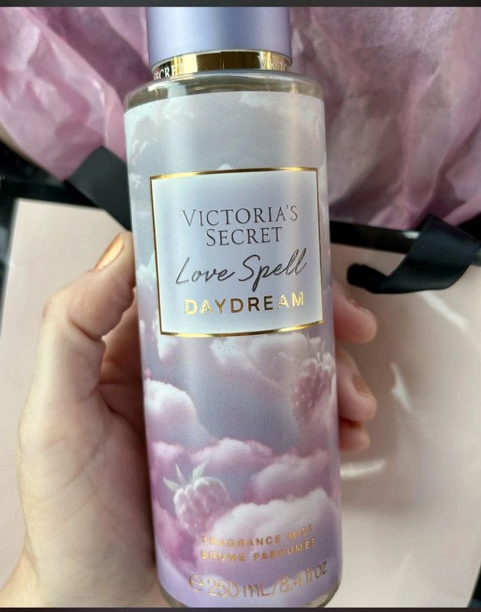 Brume corporelle parfumée Victoria's Secret Love Spell Daydream - photo numéro 3