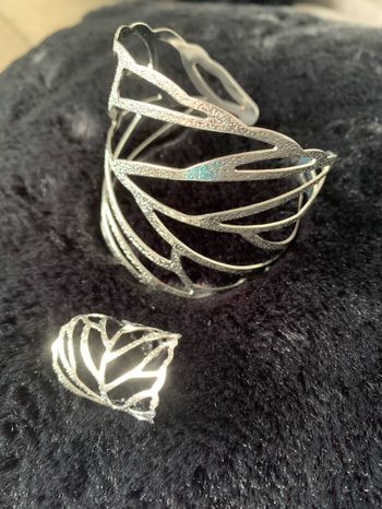 Bracelet et bague argentés neufs