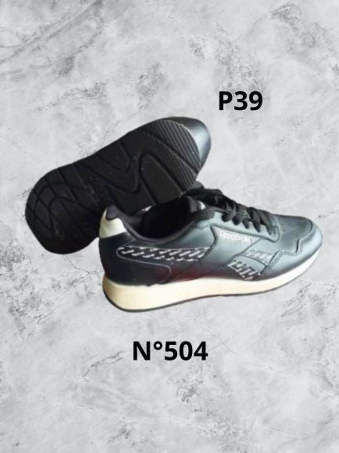 N°504 Basket noir/blanc P39. Reebok.