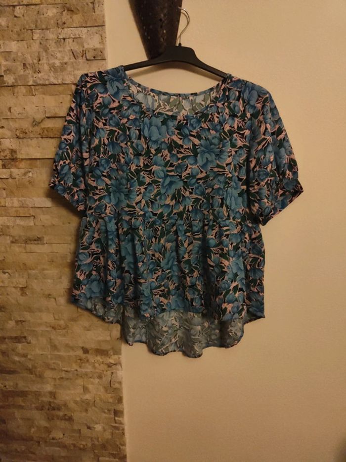 Haut fleuri bleu, rose, vert