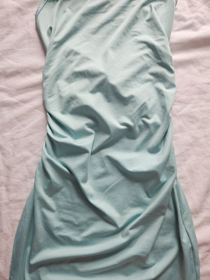 Robe dos nu - photo numéro 3