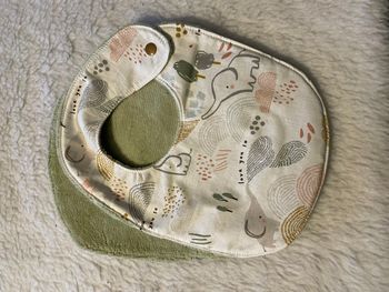 Bavoir amande éléphant