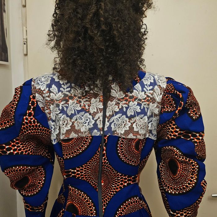 Robe longue en wax et dentelle - photo numéro 3