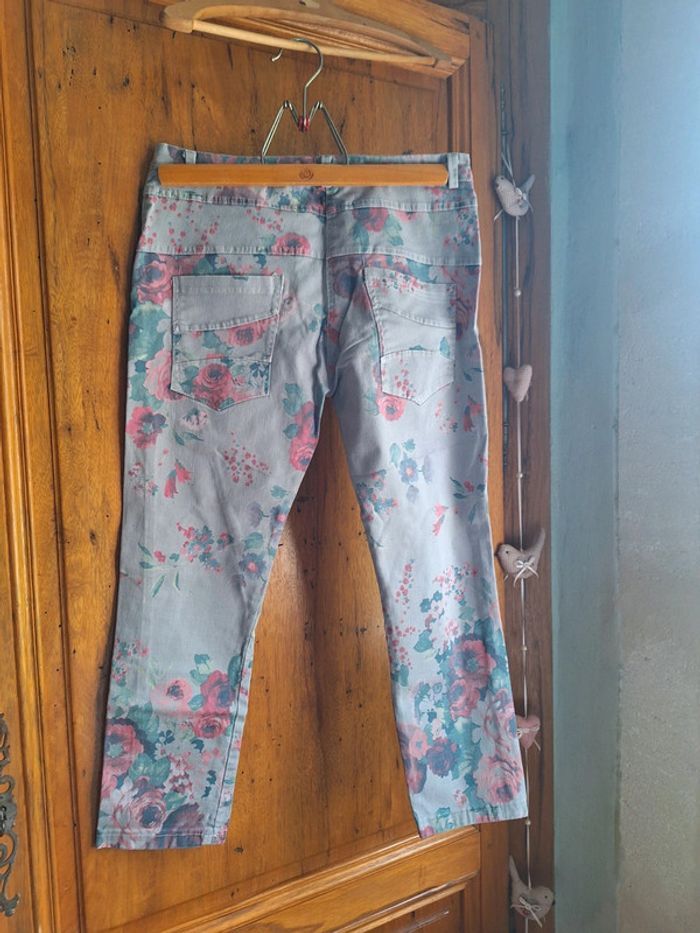 Joli pantalon fleuri - photo numéro 4